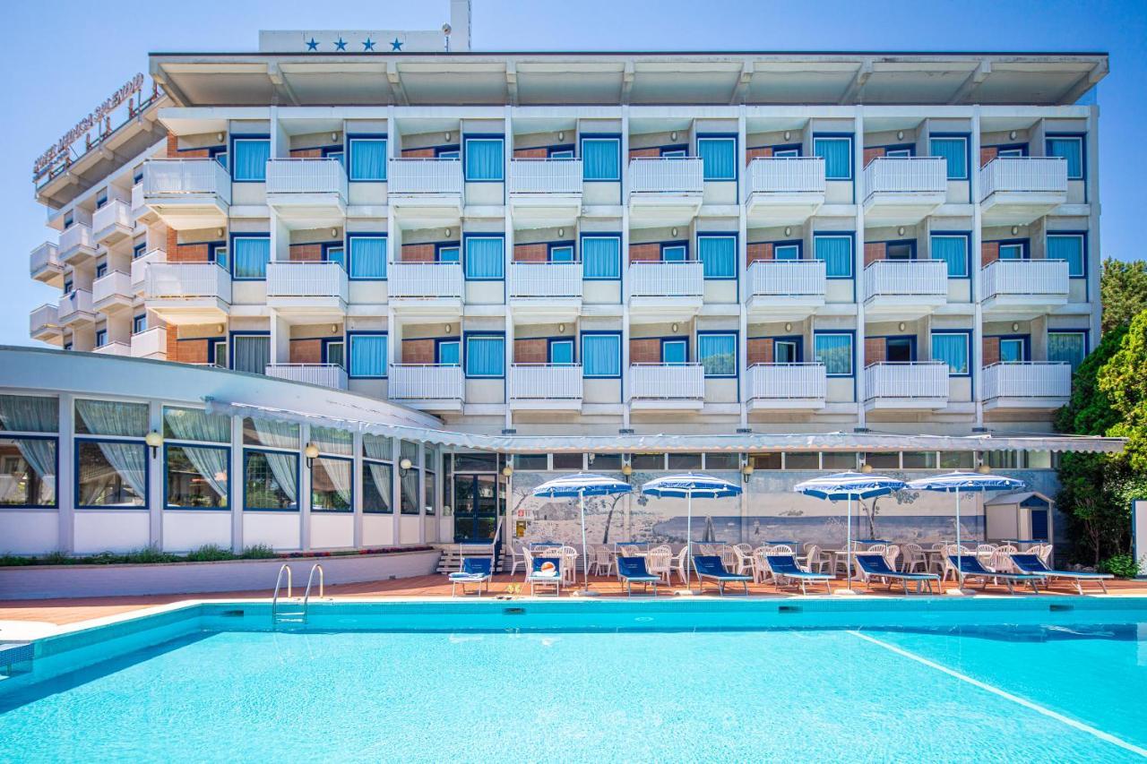 Hotel Medusa Splendid Lignano Sabbiadoro Exterior photo