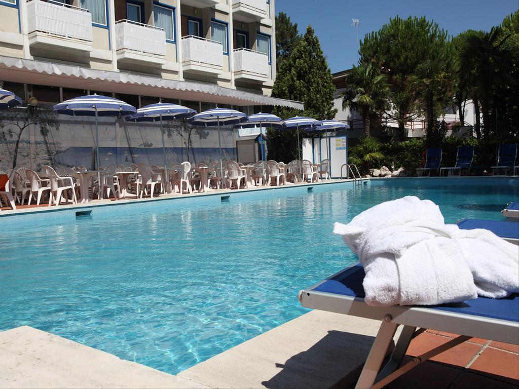 Hotel Medusa Splendid Lignano Sabbiadoro Exterior photo