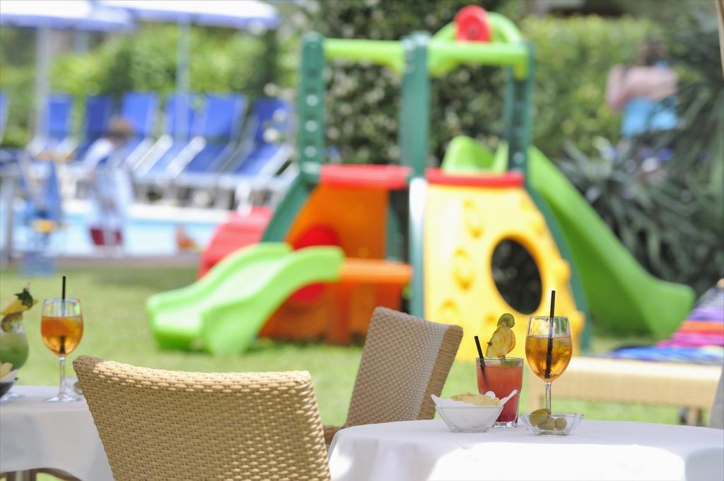 Hotel Medusa Splendid Lignano Sabbiadoro Exterior photo
