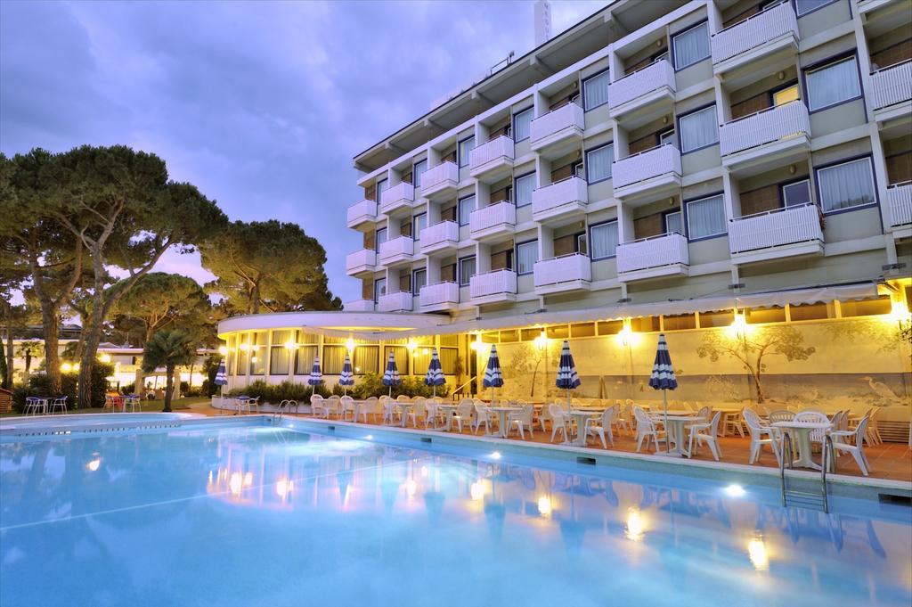 Hotel Medusa Splendid Lignano Sabbiadoro Exterior photo